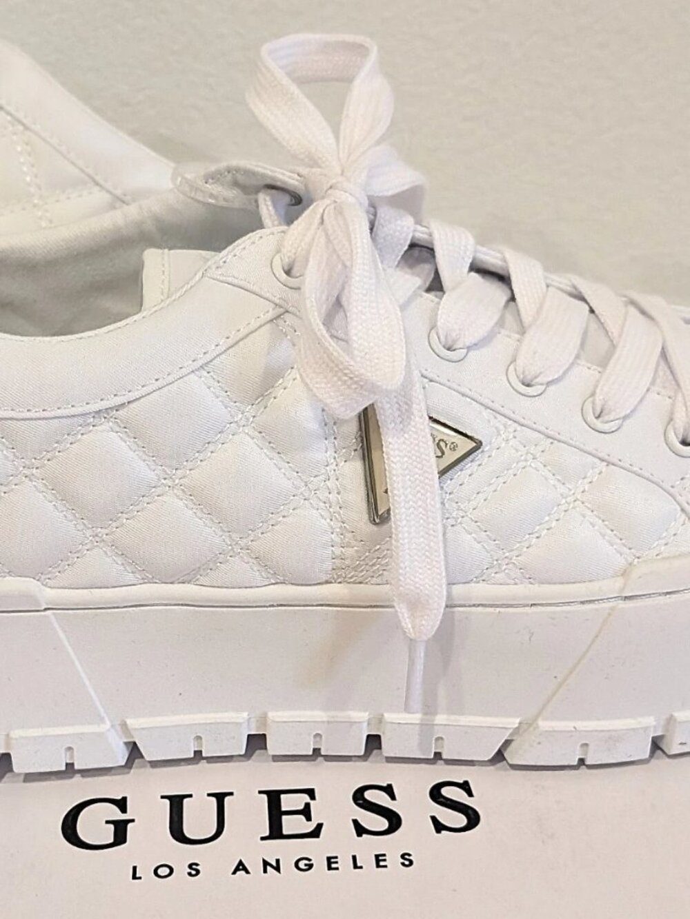 GUESS Womens Tesie Quilted Platform Sneakers All White Silver Triangle Shoes 9M